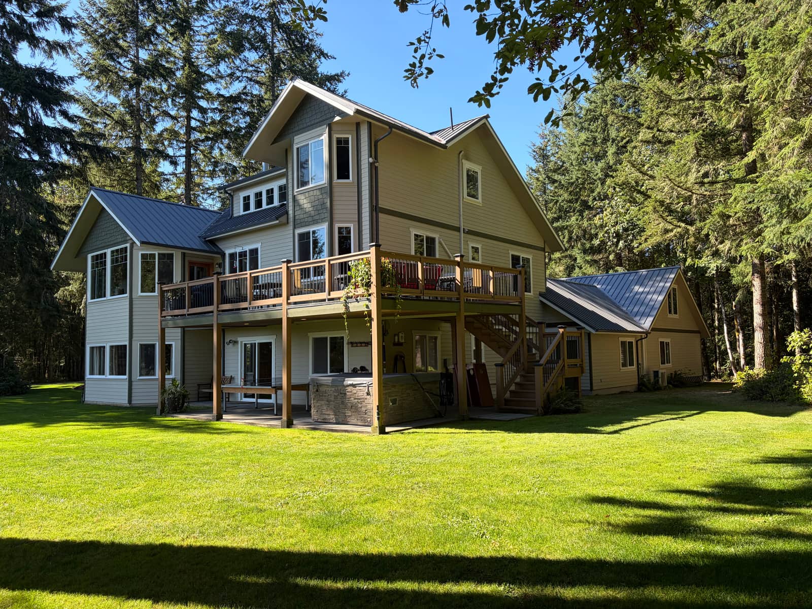 Rear lawn, deck, and jacuzzi